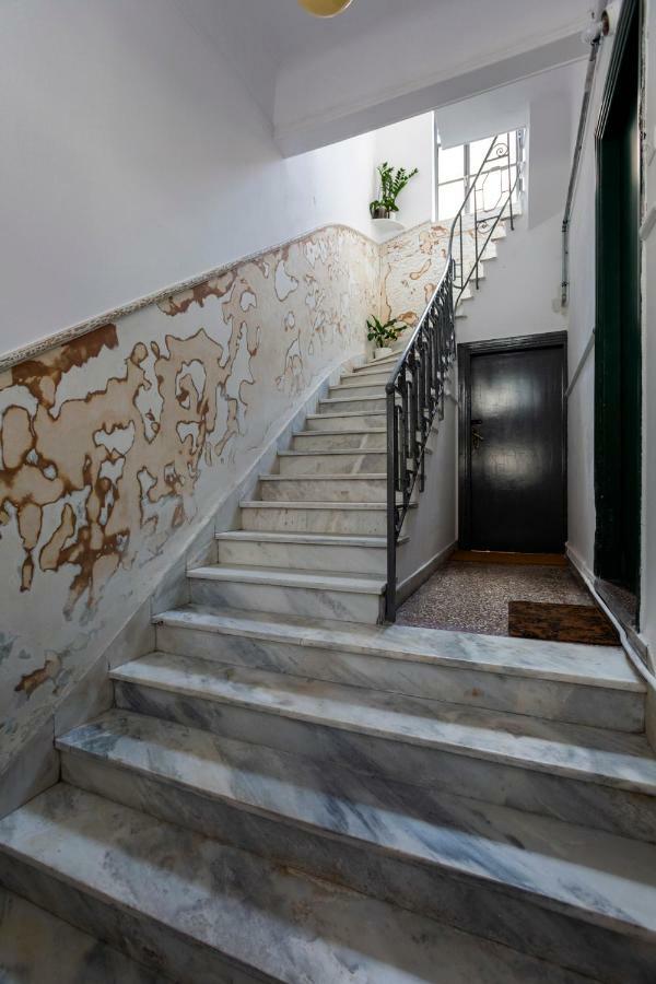 Central 2-Bedroom Apartment With Rooftop Access! Ep9G أثينا المظهر الخارجي الصورة